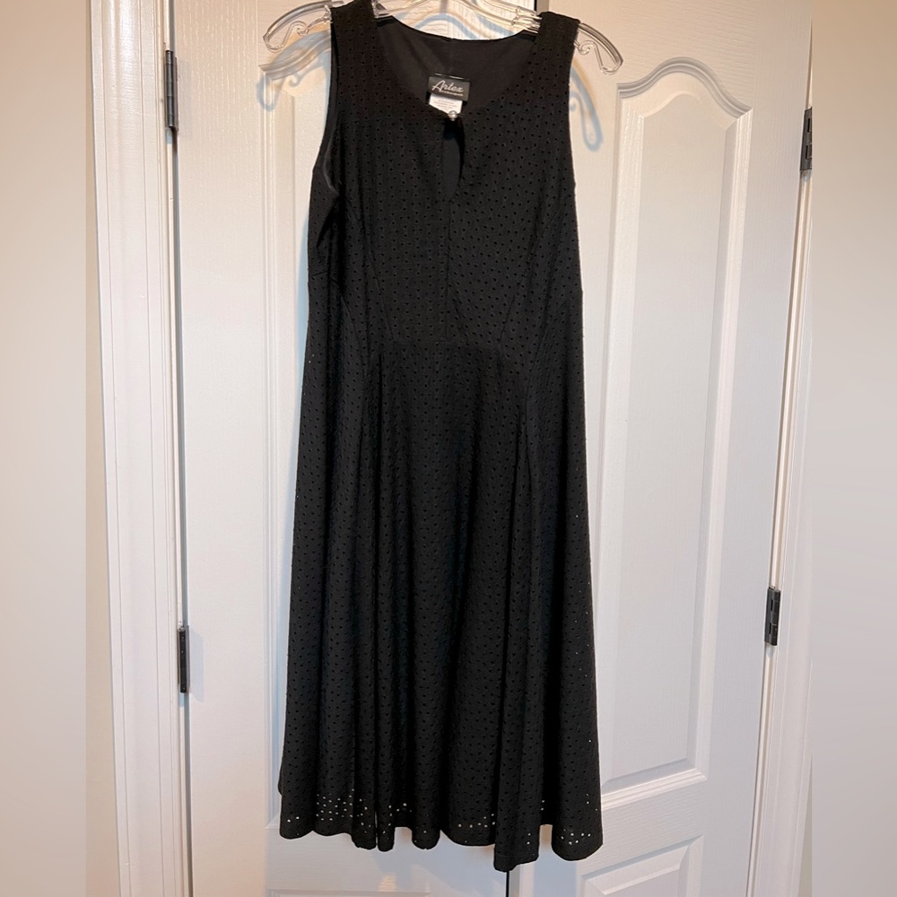 Artes Shift/Swing Dress- Black Eyelet